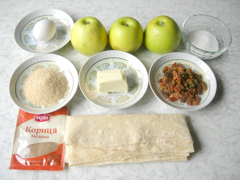 Приготування яблучного штруделя з лаваша